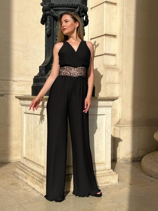 Salopeta Adara neagra din voal plisat cu aplicatie pe talie